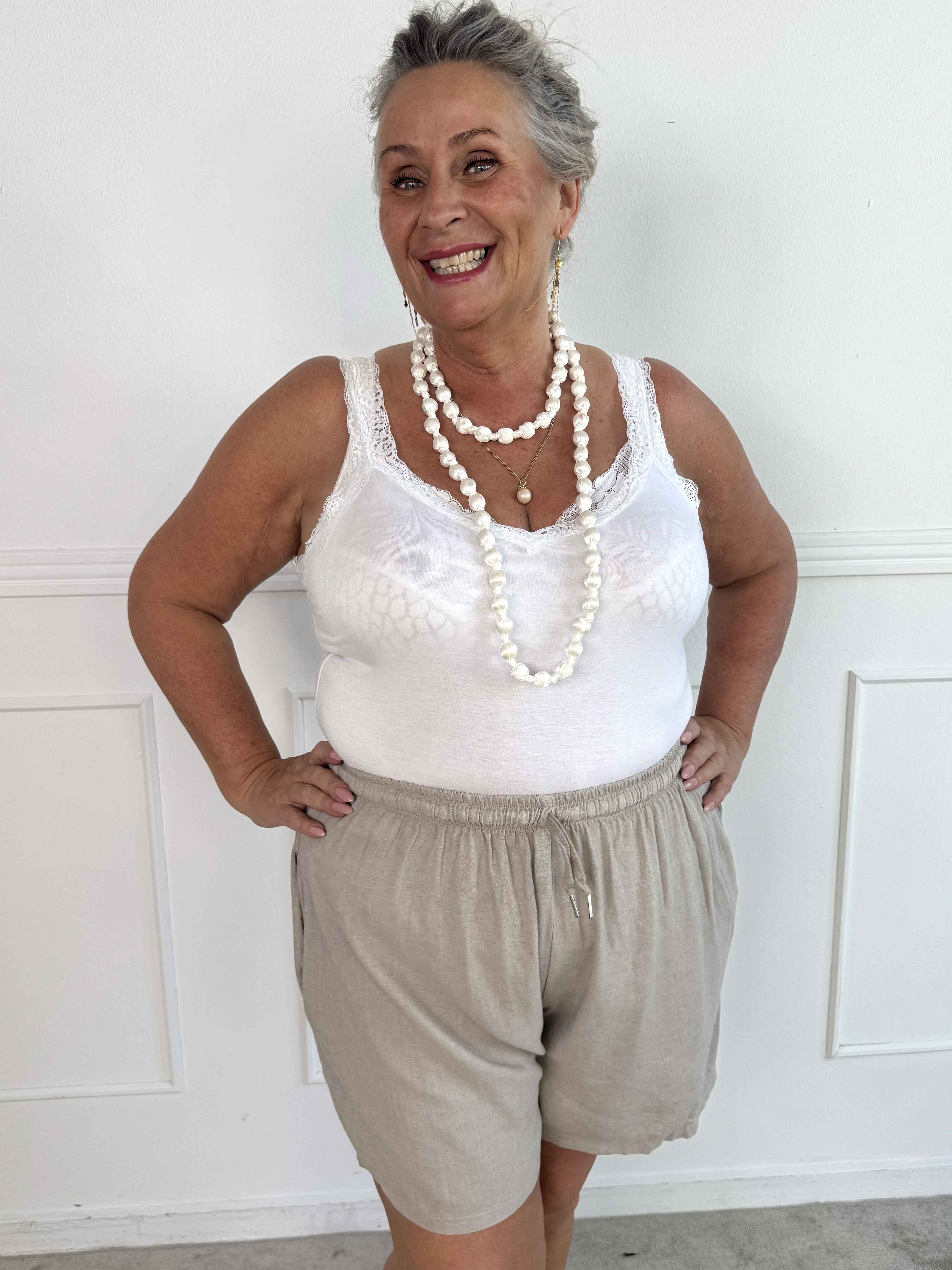 Clara Shorts - Lette shorts i viskose og hør